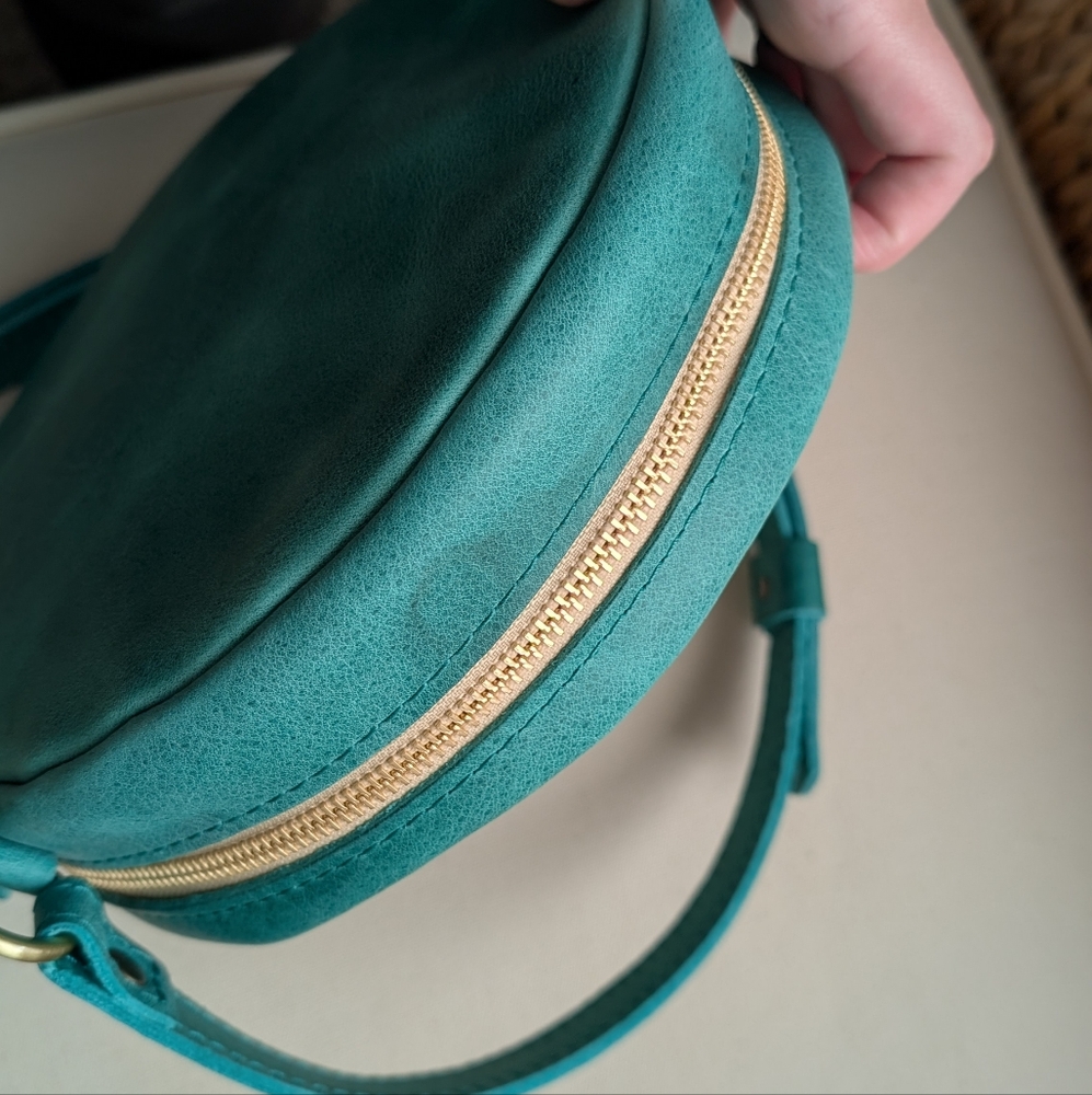 Portland Leather Reef Large Circle Crossbody Bag - Picture 4 of 4